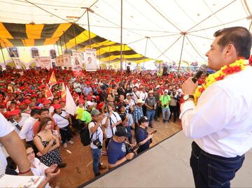 Alejandro Armenta ofrece mantener carreteras en buen estado