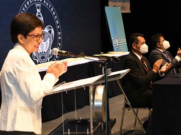 Lilia Cedillo desea éxito para egresados de la BUAP