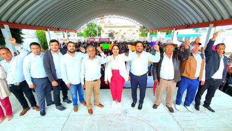 Arranca Tonantzin Fernández los foros "El Pueblo Manda", en compañía de más de mil cholultecas