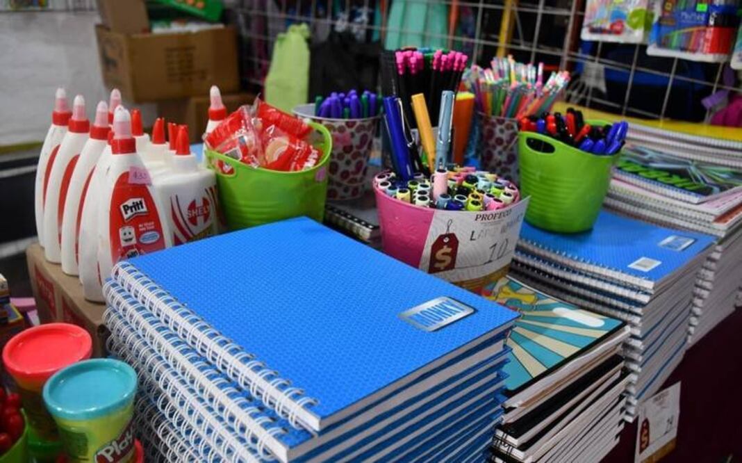 La Profeco evaluó 29 marcas de cuadernos de tamaño profesional con 90, 100 y 150 hojas, disponibles tanto cosidos como con espiral metálico o de plástico.
Foto: Producción El Universal Puebla