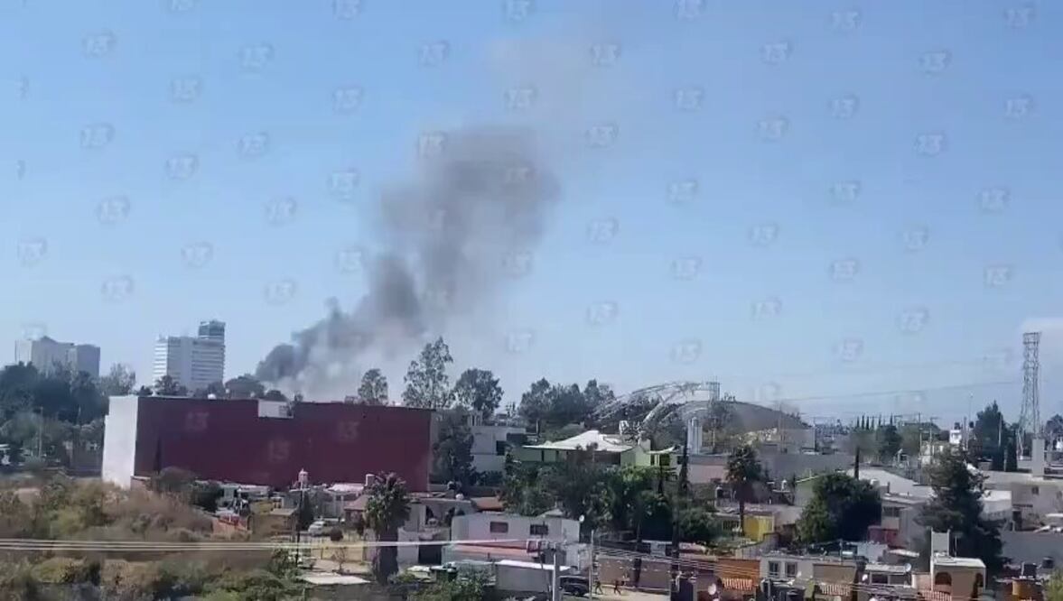 Un incendio se registró en las inmediaciones del Periférico Ecológico | Foto: Redes Sociales