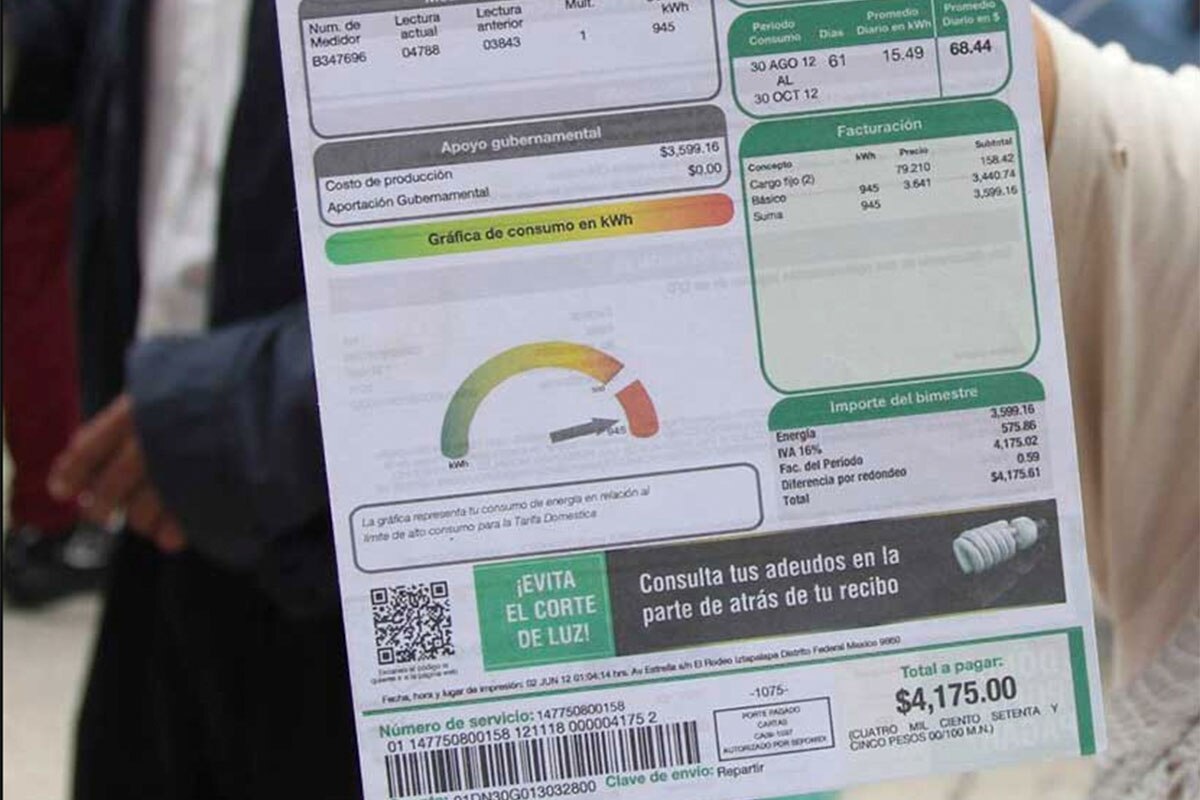 La duración del trámite para cambiar el titular del recibo de luz de CFE puede variar según diversos factores, como la carga de trabajo en la oficina de CFE, la precisión y completitud de la documentación proporcionada, y la eficiencia del proceso administrativo en esa ubicación específica.

Foto: Producción El Universal