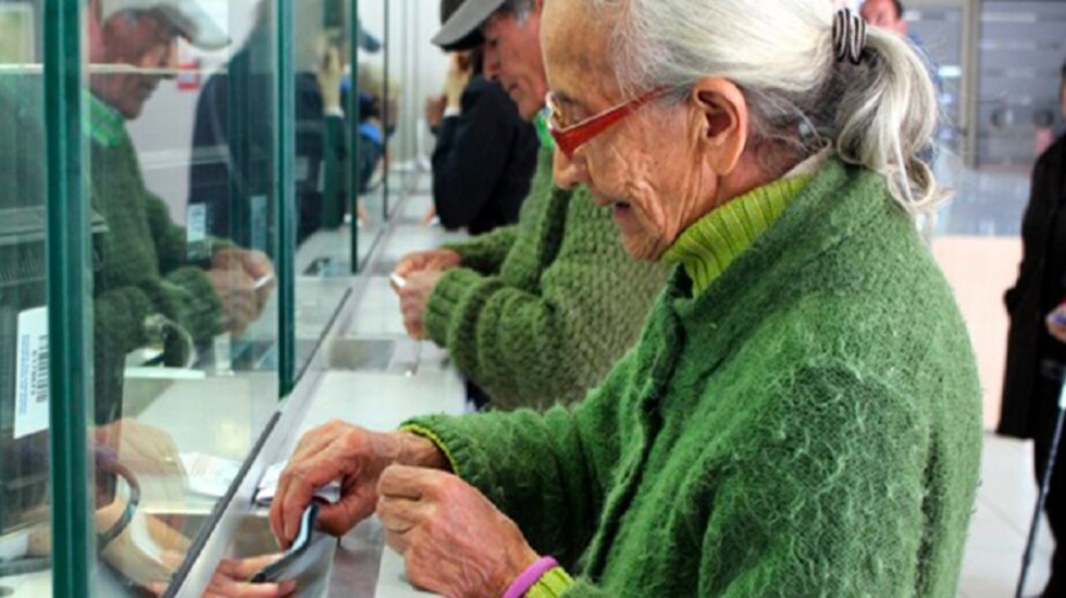 Los jubilados bajo el esquema de la Ley del 73 del IMSS pueden solicitar un aumento de hasta el 35% en su pensión. 

Foto: Producción El Universal Puebla