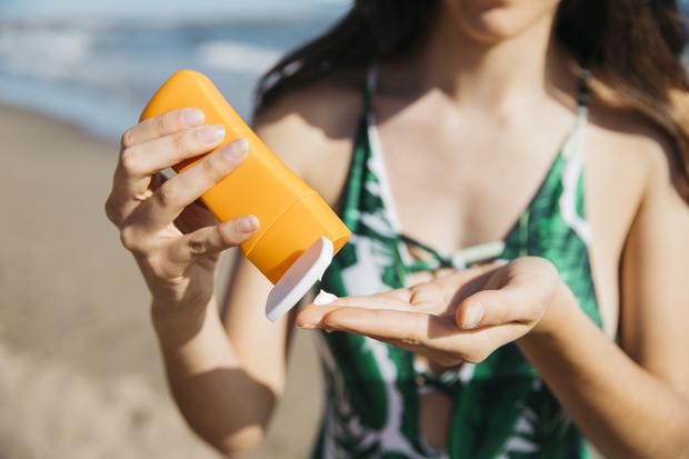 El uso regular y adecuado de bloqueador solar ofrece una protección vital para la salud de la piel, ayudando a prevenir quemaduras solares, reducir el riesgo de cáncer de piel. 

Foto: Producción El Universal Puebla