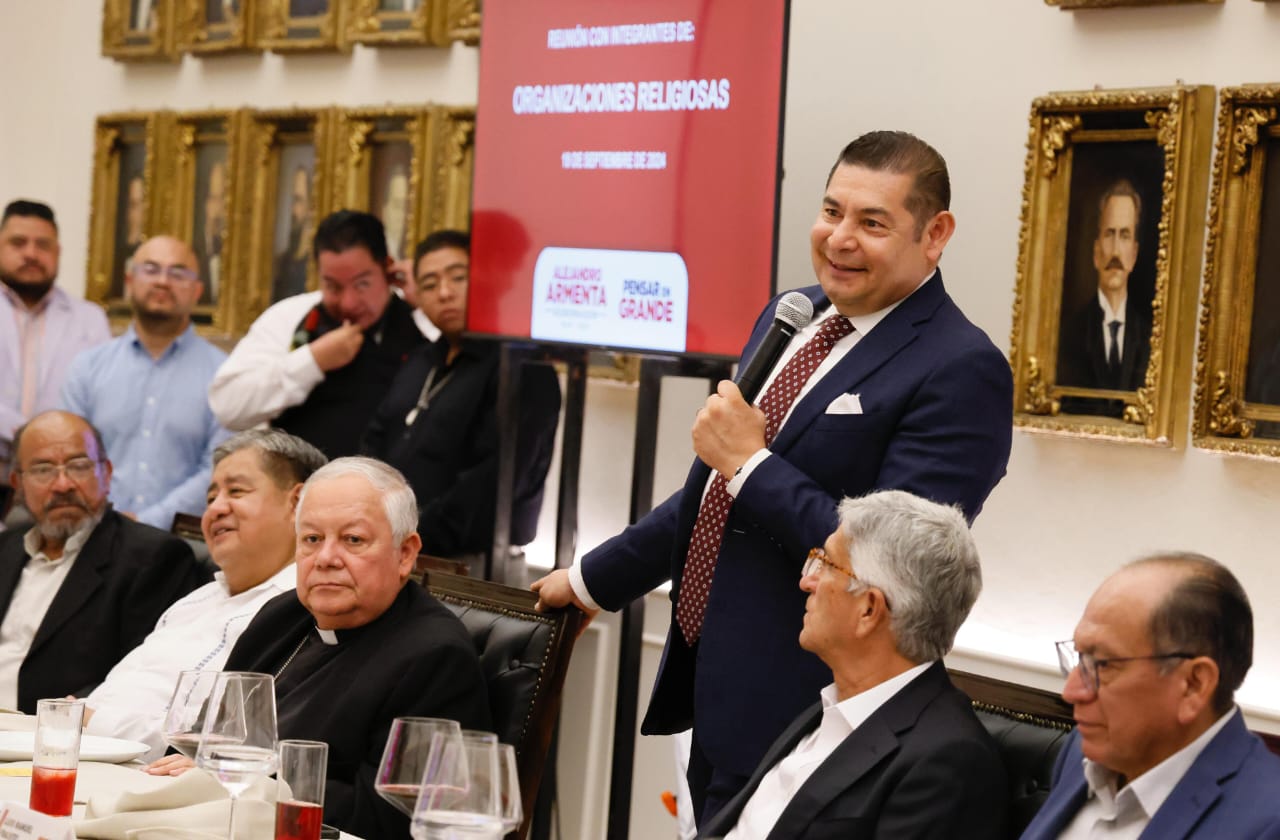 Alejandro Armenta se reúne con representantes de organizaciones religiosas en Puebla