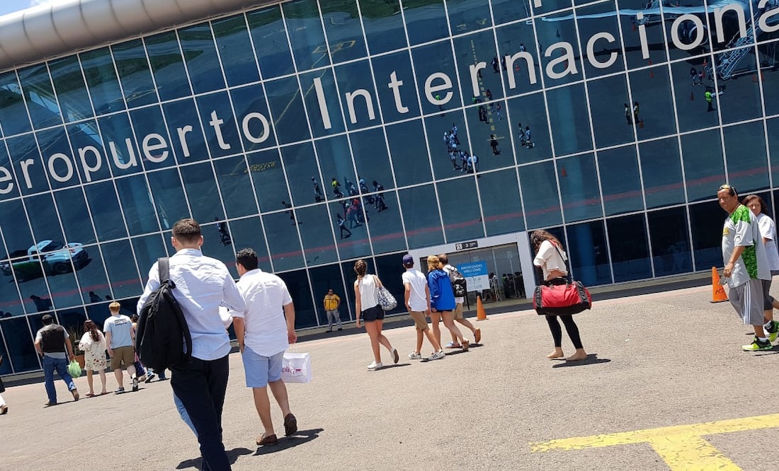 Es recomendable utilizar herramientas de búsqueda de vuelos que permitan comparar precios y fechas flexibles, así como estar atento a las ofertas y promociones que las aerolíneas suelen lanzar en diferentes épocas del año.
Foto: Producción El Universal Puebla
