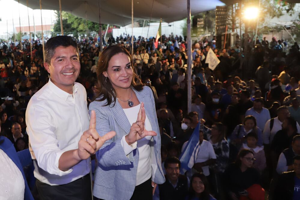 Lalo Rivera recibe constancia como candidato | EsImagen