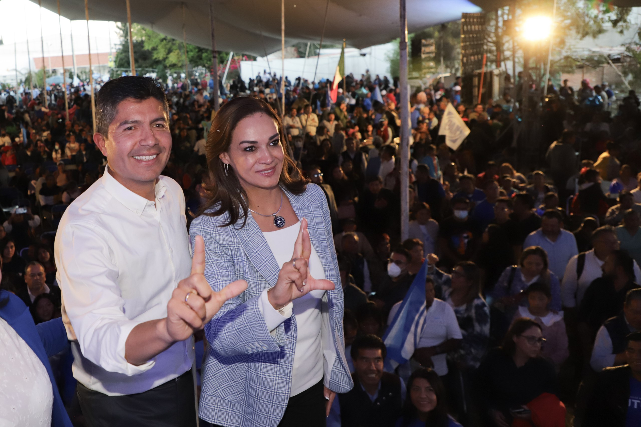 Eduardo Rivera recibe constancia como candidato del PAN a la gubernatura de Puebla