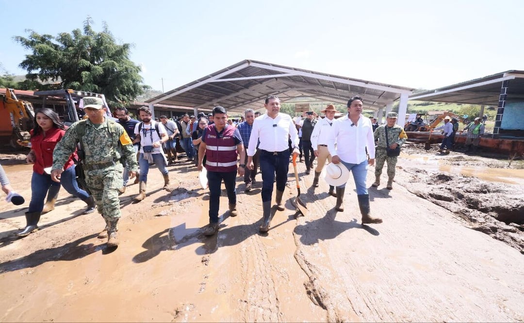 El ejecutivo estatal caminó por la zona damnificada | Foto: Gobierno del Estado