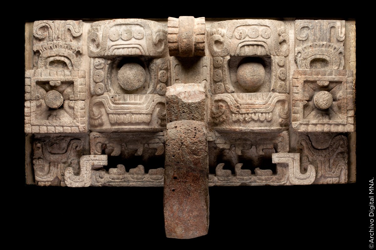 A medida que se acerca el huracán Beryl, crece la polémica sobre la escultura de Poseidón