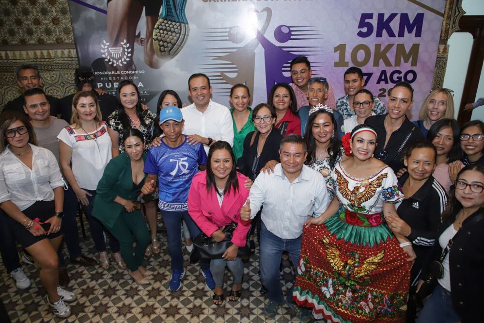El presidente del Congreso de Puebla, Eduardo Castillo, invitó a esta carrera con causa social | Es Imagen para El Universal Puebla