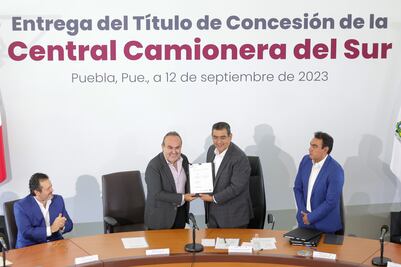 Entregan concesión de Central Camionera del Sur al consejo que administra la CAPU