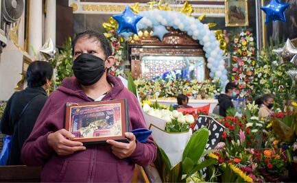 DEVOTOS VISITAN AL SEÑOR DE LAS MARAVILLAS