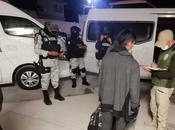 Retienen a 80 migrantes en Acajete, dos son estadounidenses