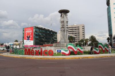 Inician colocación de adornos patrios en la ciudad de Puebla
