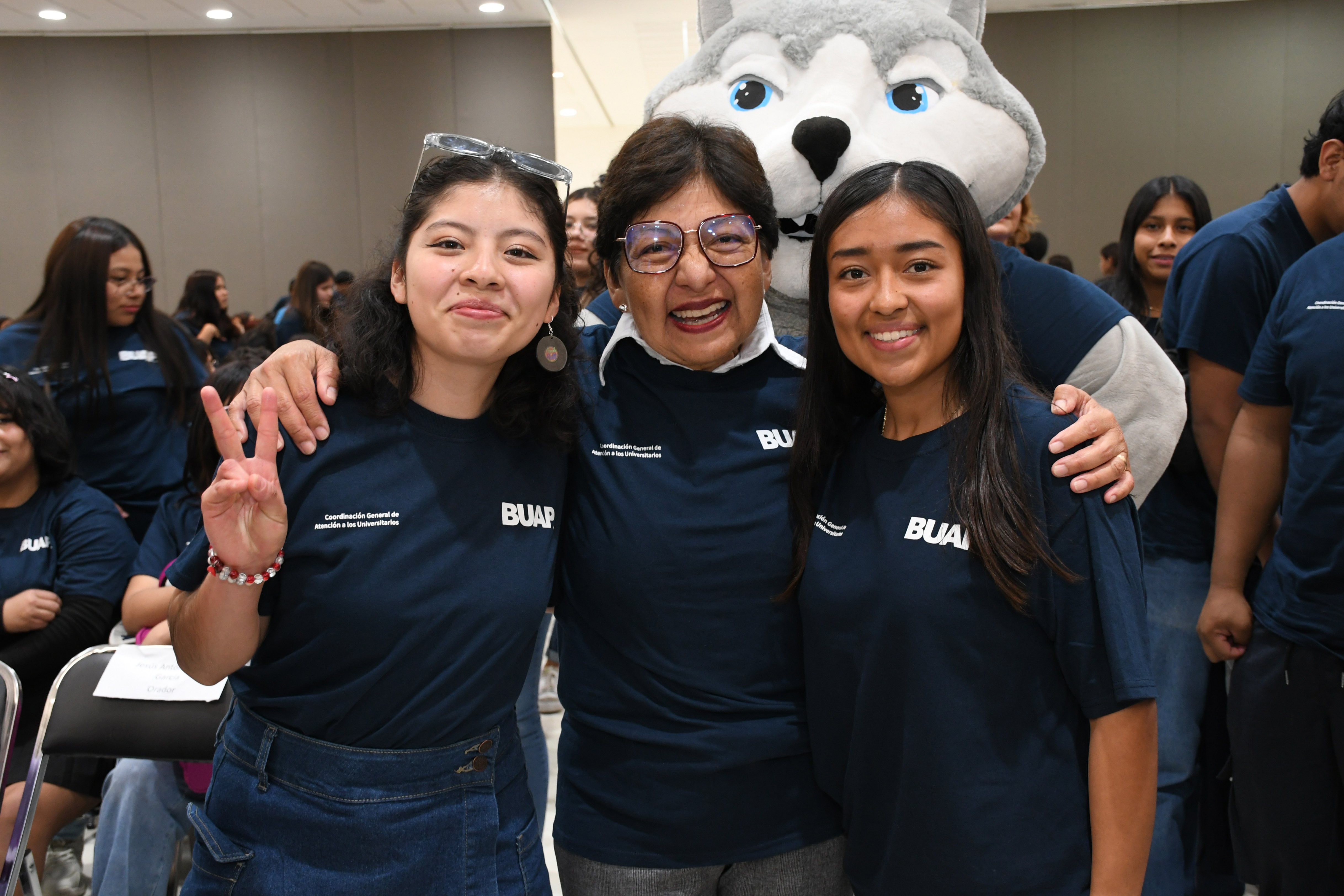 800 alumnos que se sumaron como lobomentores | Foto: Buap