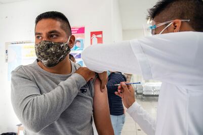 Se aplicará segunda dosis de CanSino si maestros se amparan: Barbosa