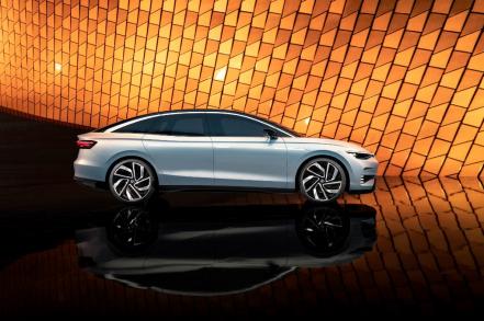 Volkswagen presenta el prototipo de ID Aero, su primer sedán eléctrico