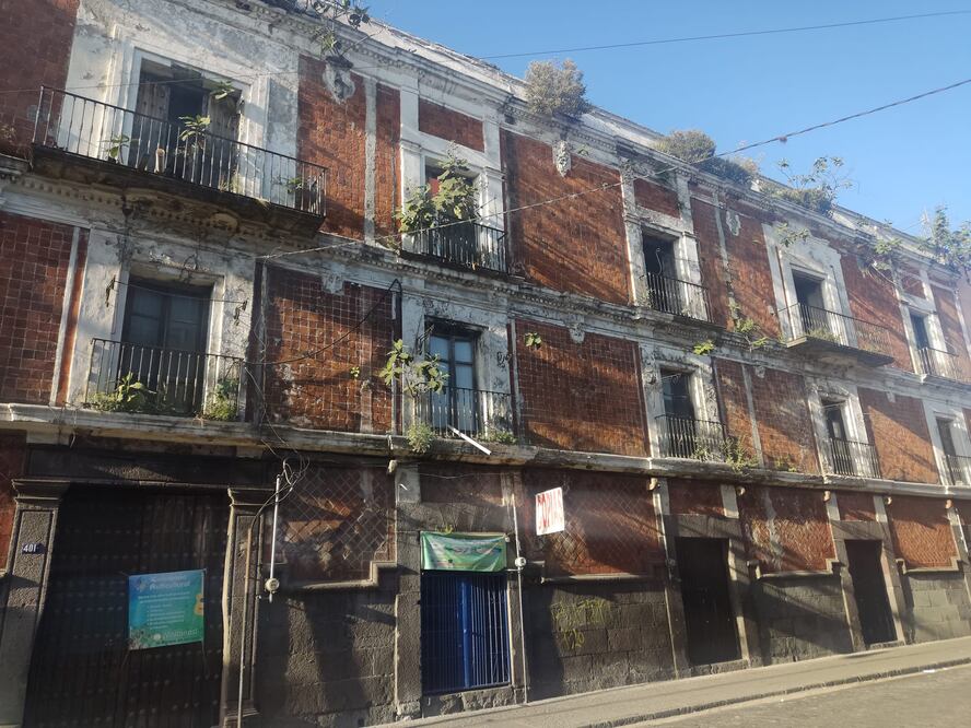 Esta gran casona luce hoy en total abandono | Foto: Facebook Puebla de Antaño/Miguel Angel Corona