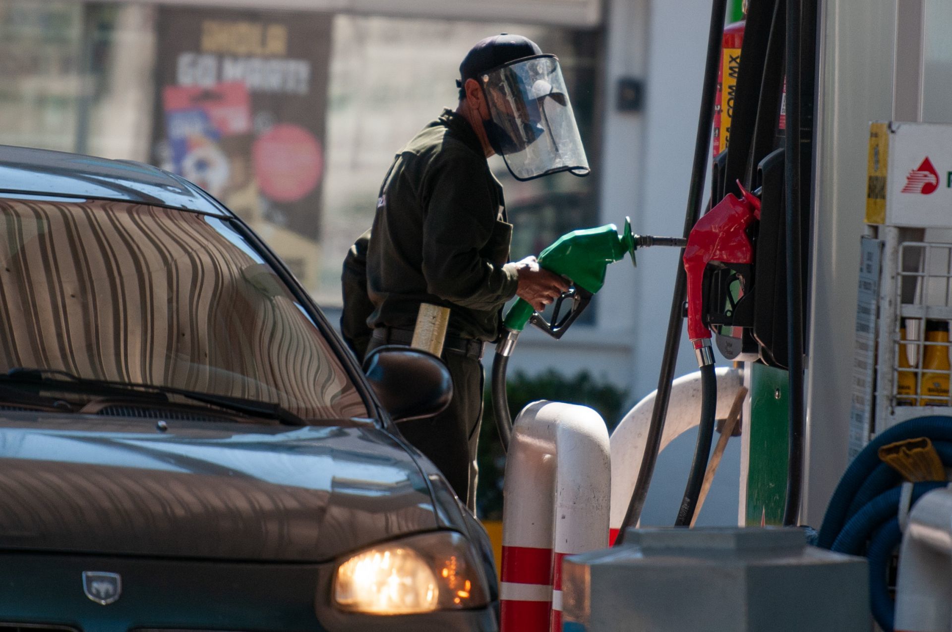 Automovilistas no pagarán IEPS de gasolinas esta semana. ¿Por qué regresó el subsidio?