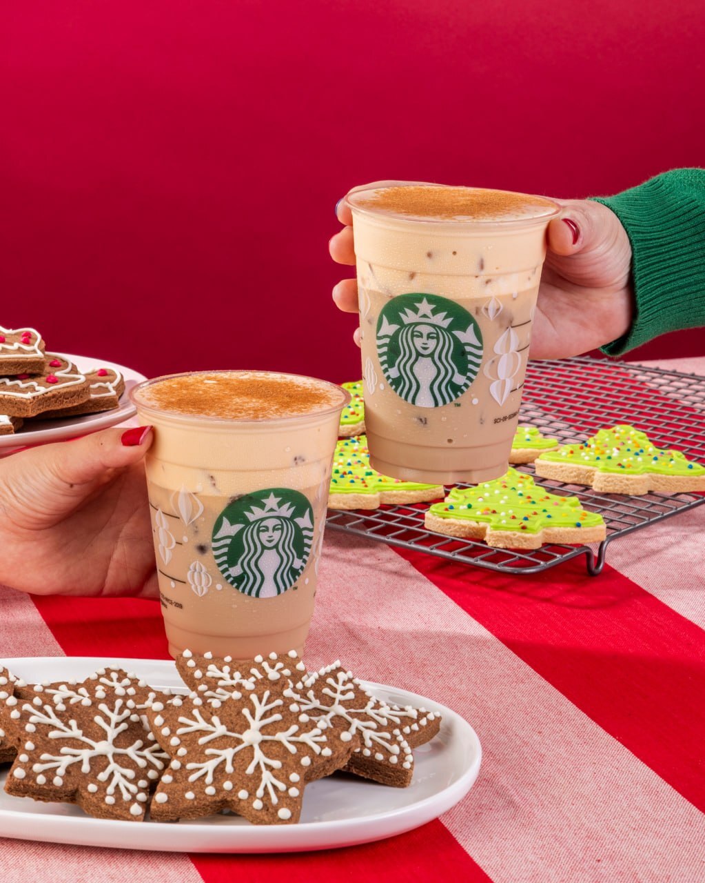 Starbucks tiene bebidas especiales por la temporada navideña / Foto: Starbucks México