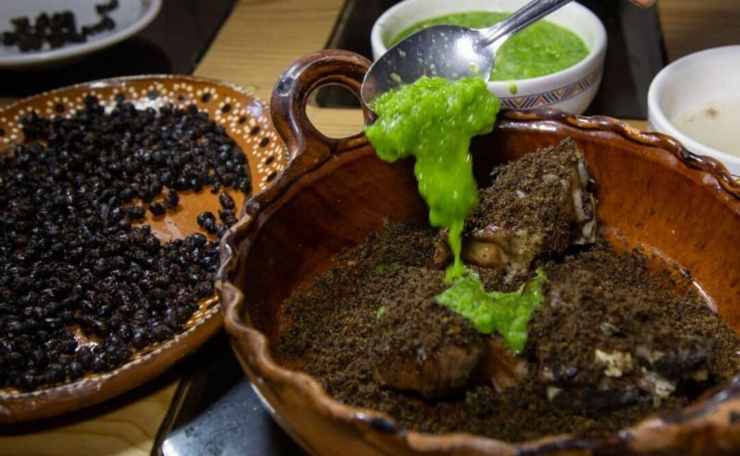 La salsa de chicales es un delicioso manjar de temporada conocido como el caviar de Pahuatlán por su exquisitez | Foto: Facebook Touryck Travel - Diversión en Movimiento