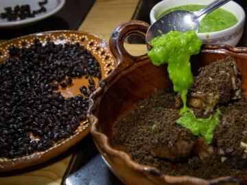 ¿Has probado la salsa de chicales?, el caviar de Pahuatlán