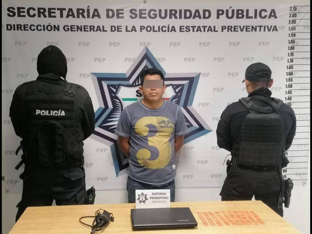 Agarran a narcomenudista y asaltante de vehículos cerca de Plaza Tolín