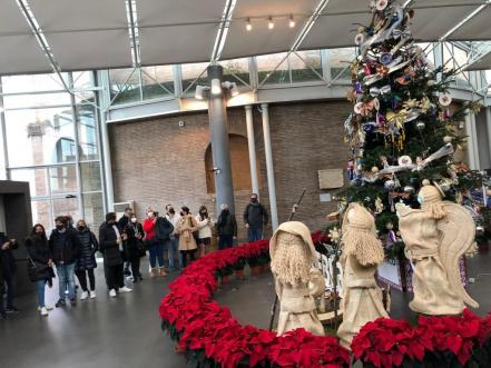 Esferas y artesanía poblana decoran la Navidad en el Vaticano