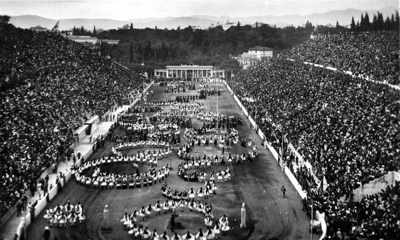 Los Juegos Olímpicos modernos tienen su origen en la iniciativa del barón Pierre de Coubertin, un educador francés y entusiasta del deporte, quien propuso revivir los antiguos Juegos Olímpicos como una forma de promover la paz y el entendimiento entre las naciones a través del deporte.

Foto: Producción El Universal Puebla