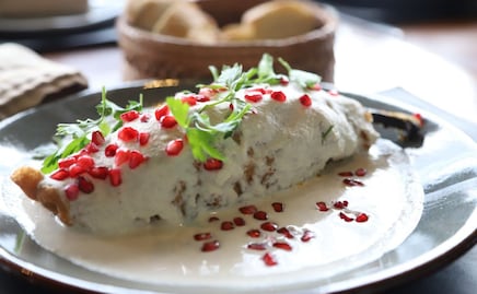 Estos son los 3 sitios obligados en Puebla para comer chiles en nogada