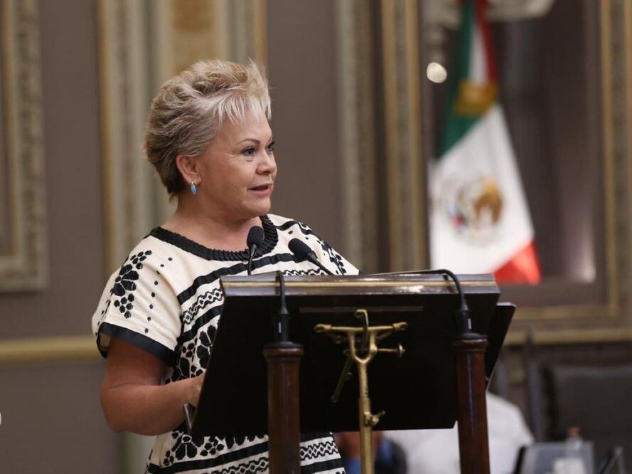 Isabel Merlo compareció ante el pleno del Congreso de Puebla | Fotos SEP