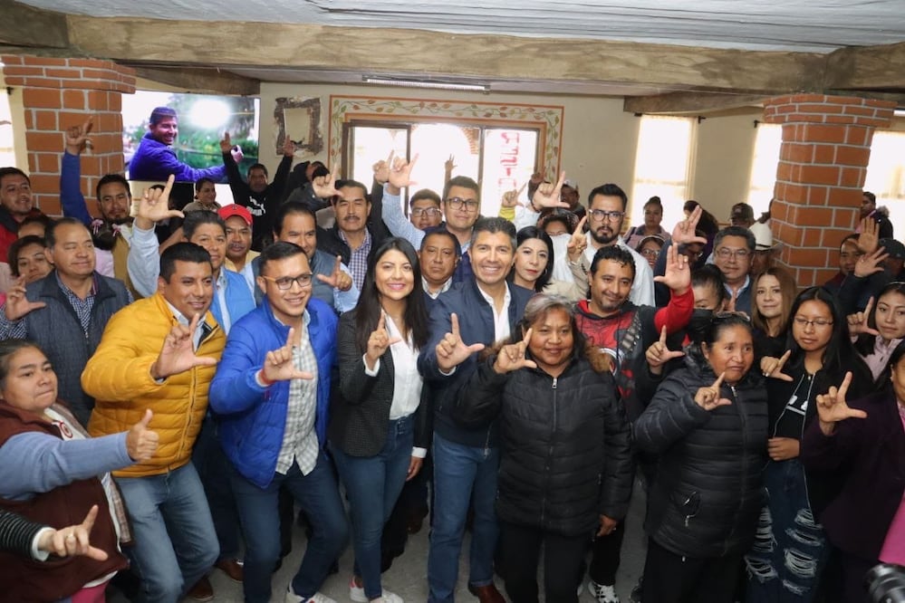 Lalo Rivera asistió como invitado a una reunión de vecinos | Foto: Especial