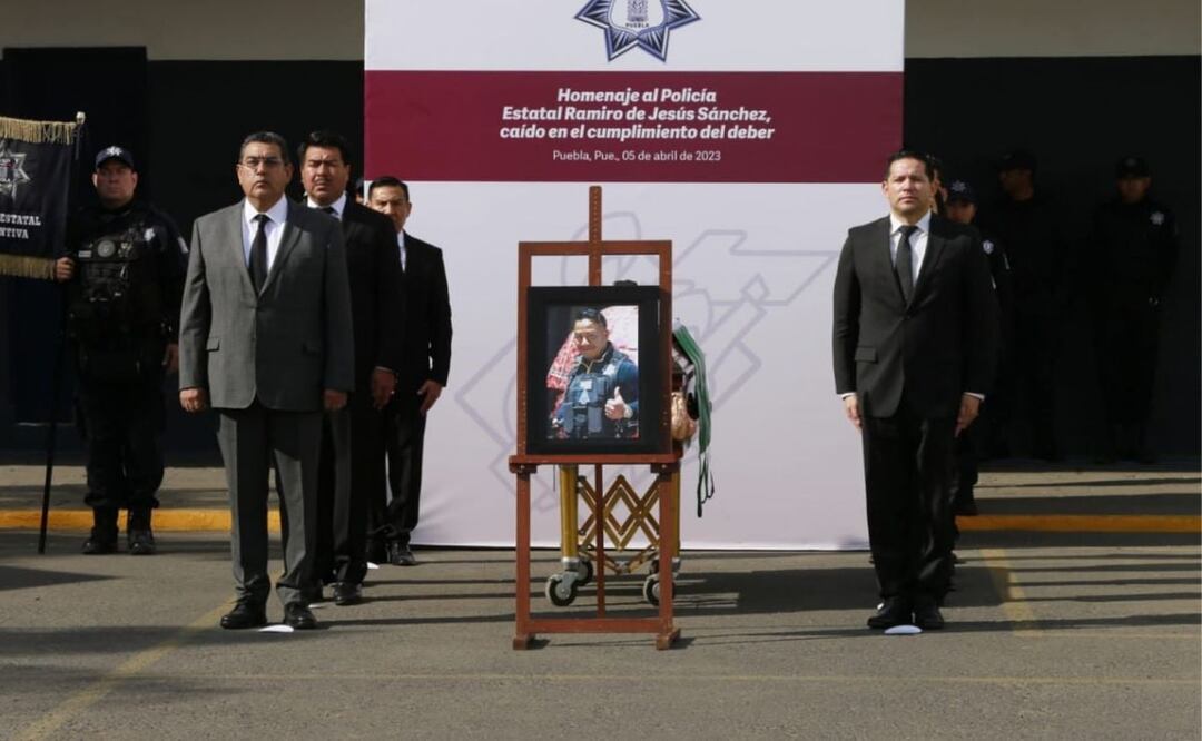 Ramiro de Jesús Sánchez perdió la vida en el cumplimiento de su deber, por lo que se le realizó un homenaje póstumo | Foto: Twitter Sergio Salomón