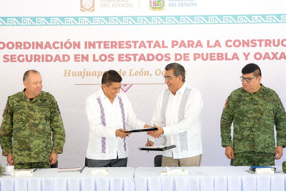 Sergio Salomón y Salomón Jara suscribieron el convenio de colaboración | Fotos Gobierno del Estado de Puebla