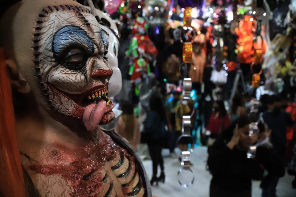 En Puebla hay una gran variedad de tiendas para comprar tu disfraz de Halloween y Día de Muertos | Es Imagen para El Universal Puebla