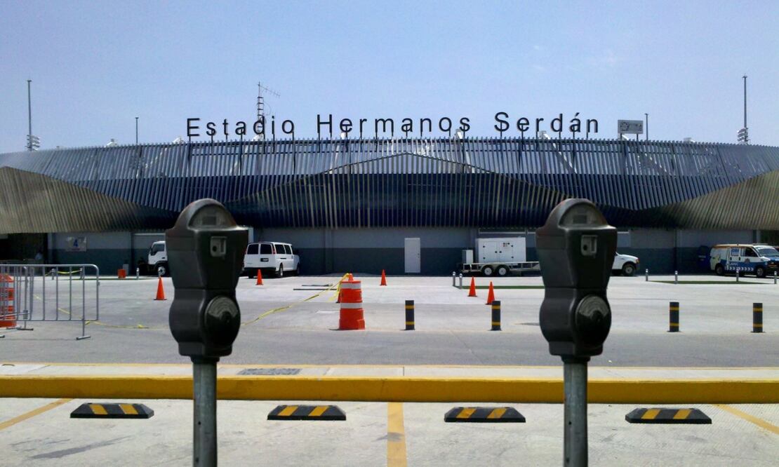 Se planea instalar parquímetros en el Estadio Cuauhtémoc y Hermanos Serdán | Foto: Producción El Universal