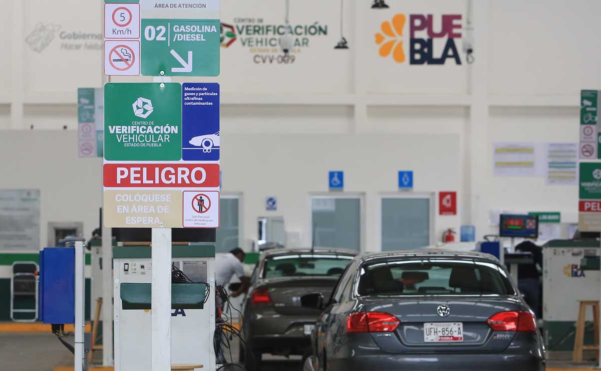 A partir de enero de 2023 la verificación vehicular es obligatoria para unidades particulares | Foto: Agencia Es Imagen para El Universal Puebla