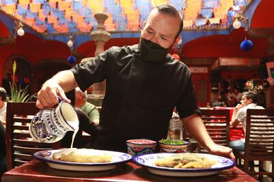 Defraudan a restauranteros poblanos con pedidos para llevar