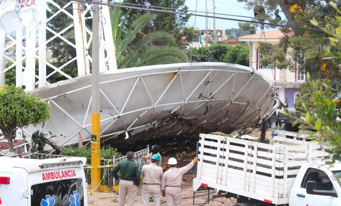 El desplome del tanque elevado de Temaxcalac provocó la muerte de dos personas | Foto: Especial