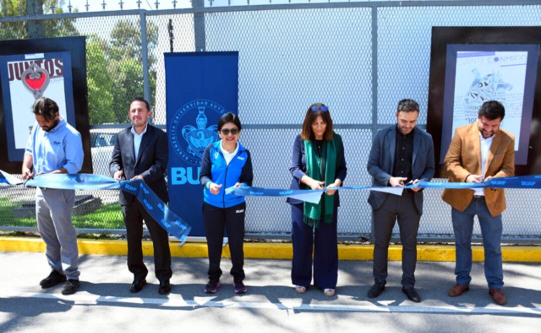 En el marco del Día Mundial para la Prevención del Suicidio Lilia Cedillo inauguró la exposición colectiva en la valla perimetral de Ciudad Universitaria | Foto: BUAP