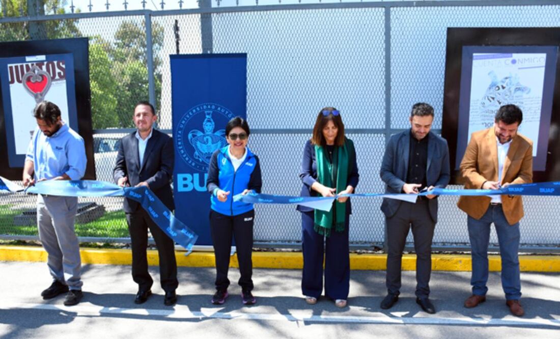 En el marco del Día Mundial para la Prevención del Suicidio Lilia Cedillo inauguró la exposición colectiva en la valla perimetral de Ciudad Universitaria | Foto: BUAP