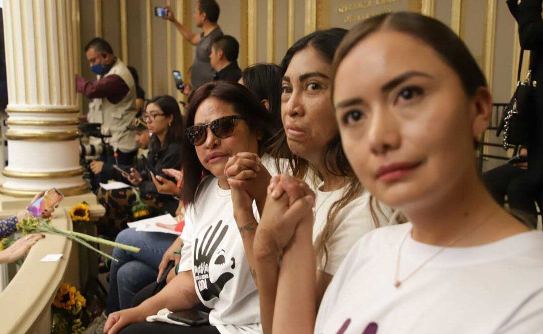 Víctimas de violencia ácida estuvieron presentes en la sesión del Congreso de Puebla | Foto: Agencia Es Imagen para El Universal Puebla
