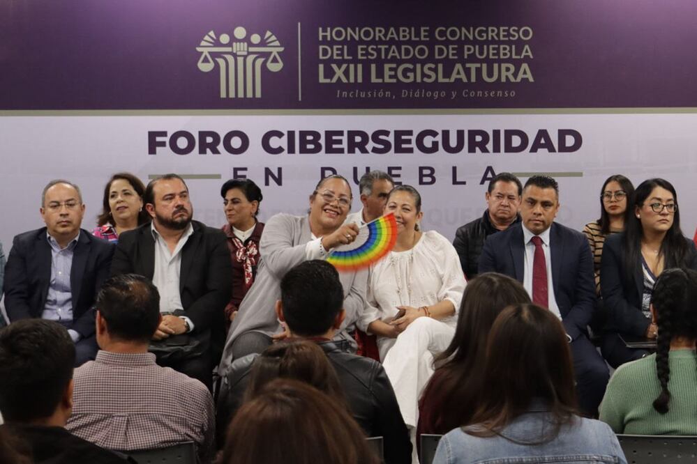 El Congreso de Puebla continuó con los foros sobre la Ley de Ciberasedio | Foto: EsImagen