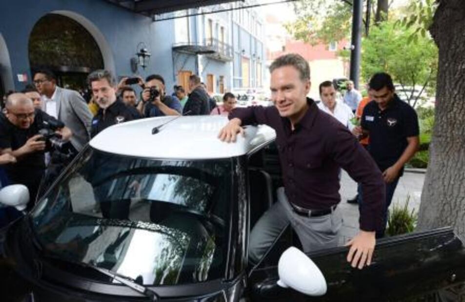 Manuel Velasco apoya la producción de autos eléctricos que se genera en Puebla 