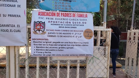 Denuncian padres de familia abusos en escuelas por pago de cuotas