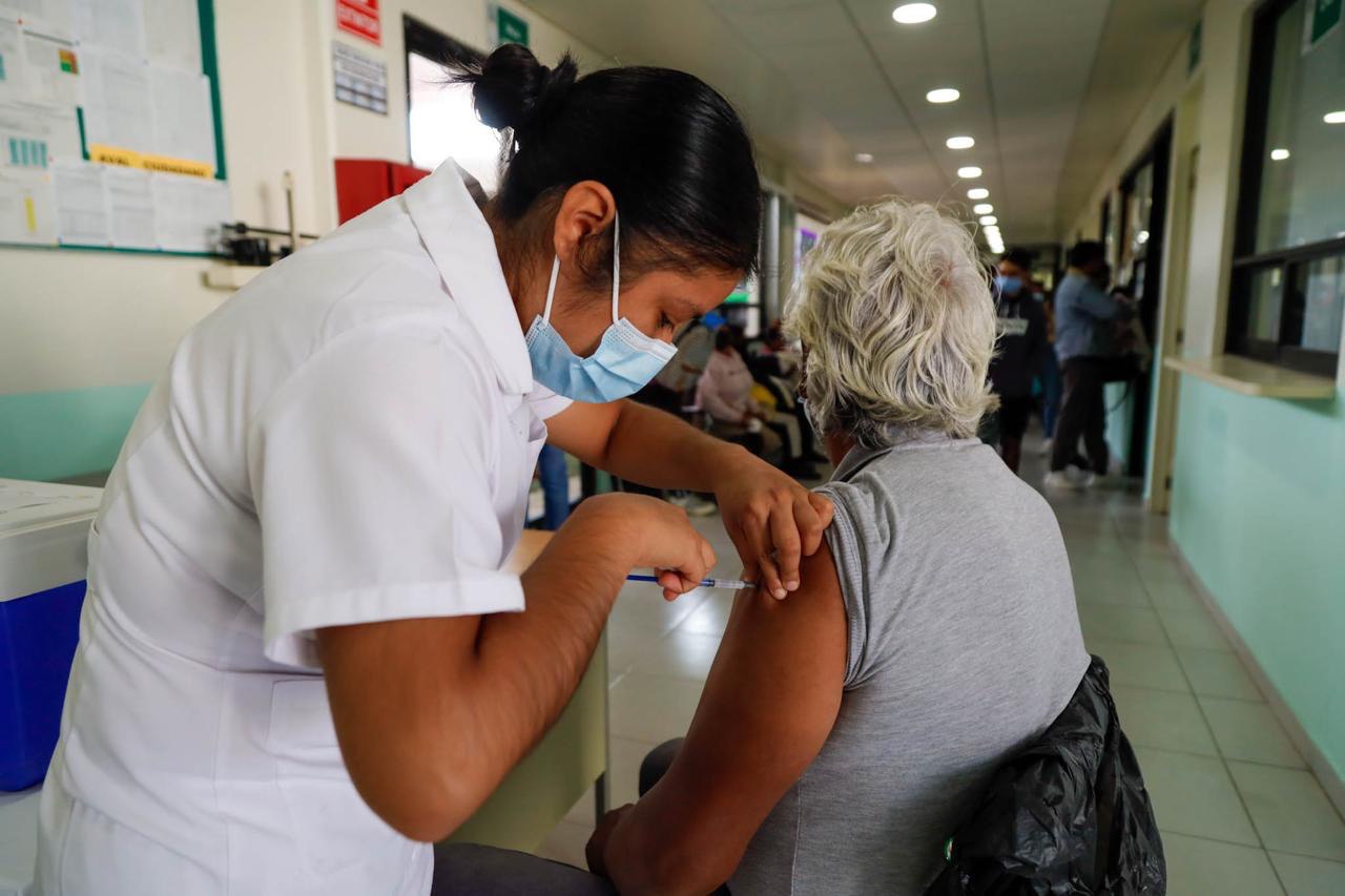 Hay vacuna contra influenza, Covid y neumococo en clínicas de salud en Puebla
