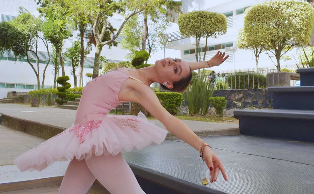 Ivana retomó el ballet gracias a los talleres artísticos que se imparten en el Complejo Cultural Universitario | Foto: Buap