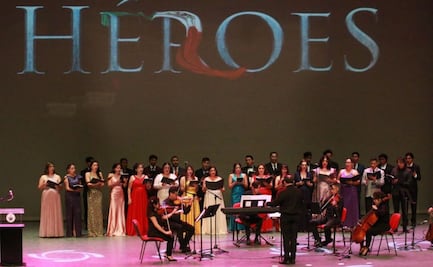 Sergio Salomón Céspedes y Lilia Cedillo encabezan premier de la película Héroes