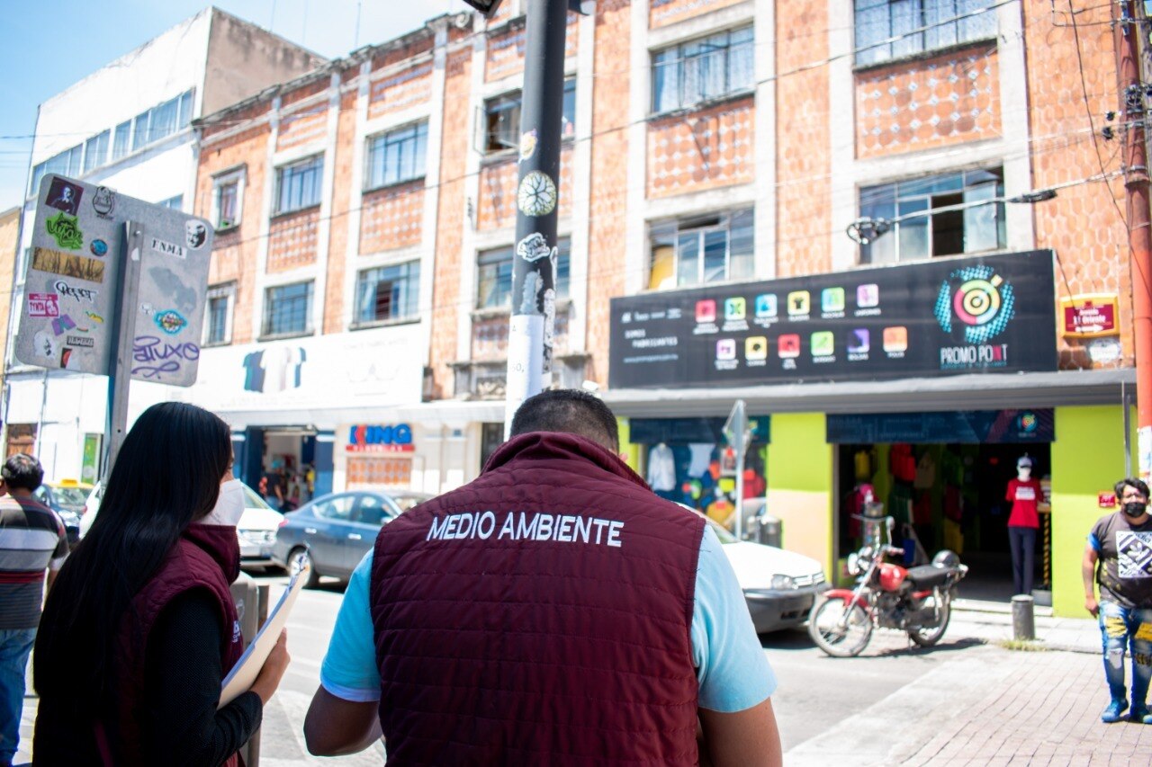 Clausuran anuncios de locales comerciales en el Centro Histórico